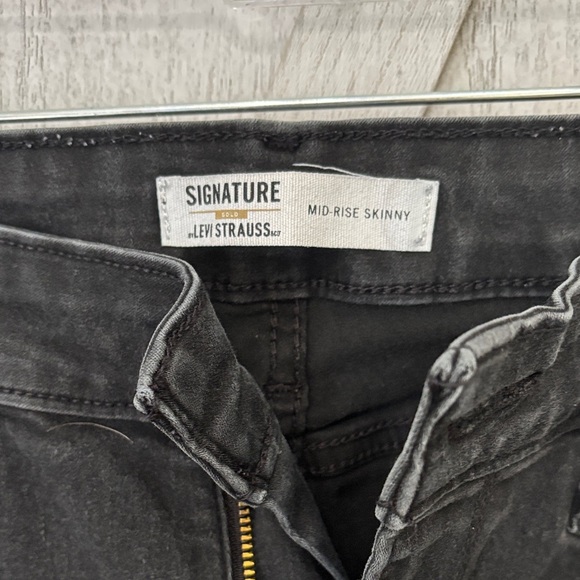 Levi’s Women's Black Jeans - Picture 2 of 5